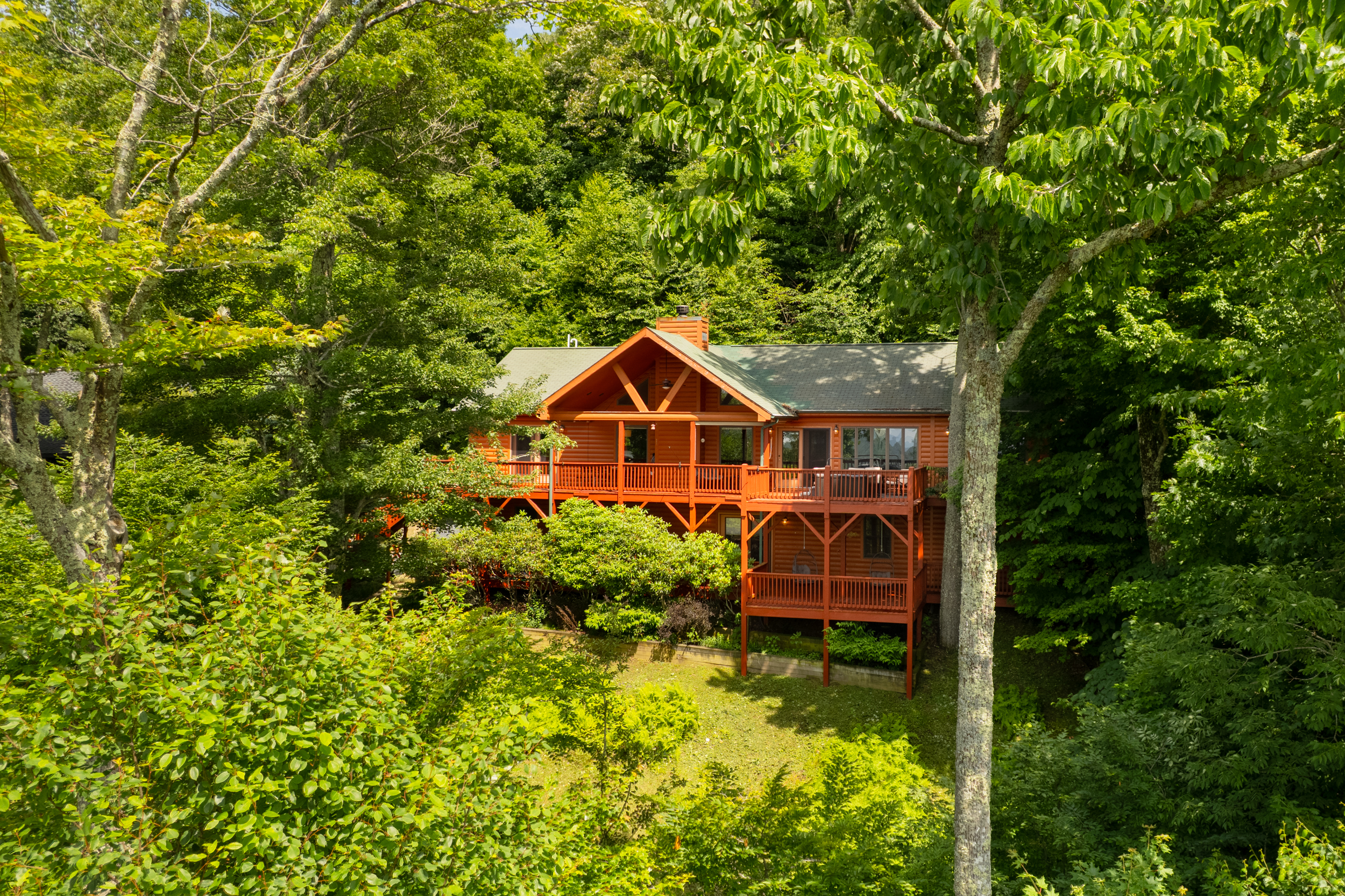 High-Altitude Investment: Turnkey Luxury at the “Unwind Cabin” in Wolf Laurel